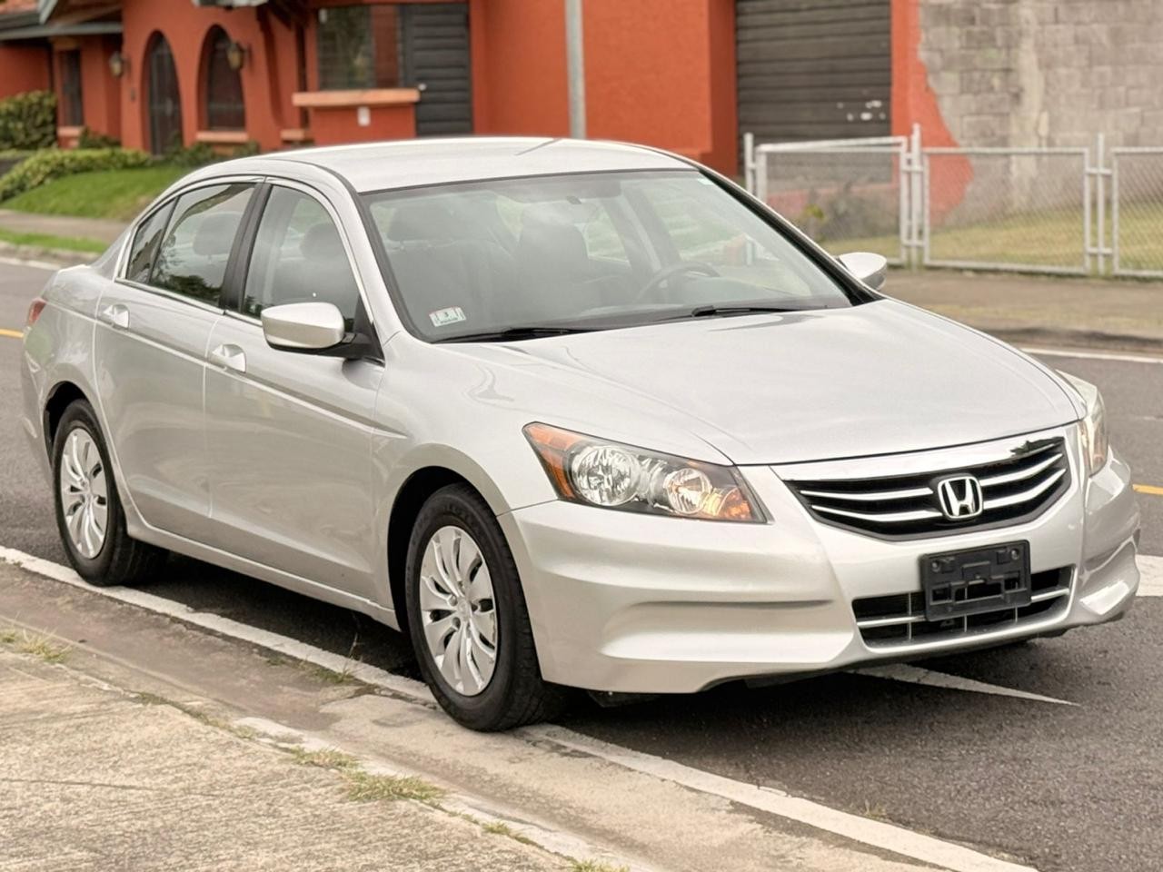 Honda Accord front‑left three‑quarter view