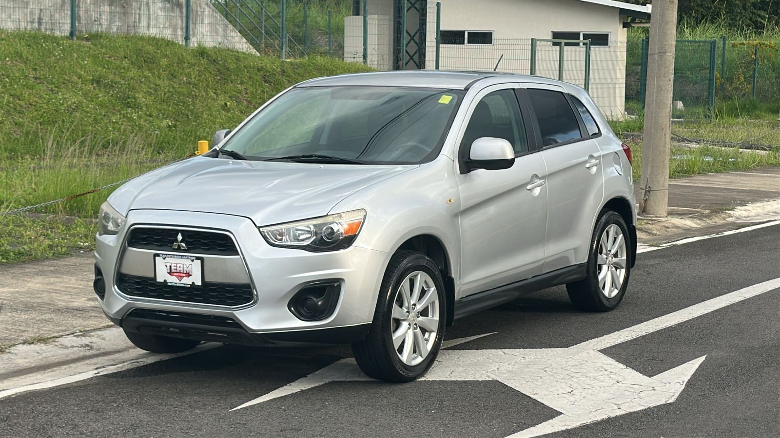 Mitsubishi Outlander Sport front‑right three‑quarter view