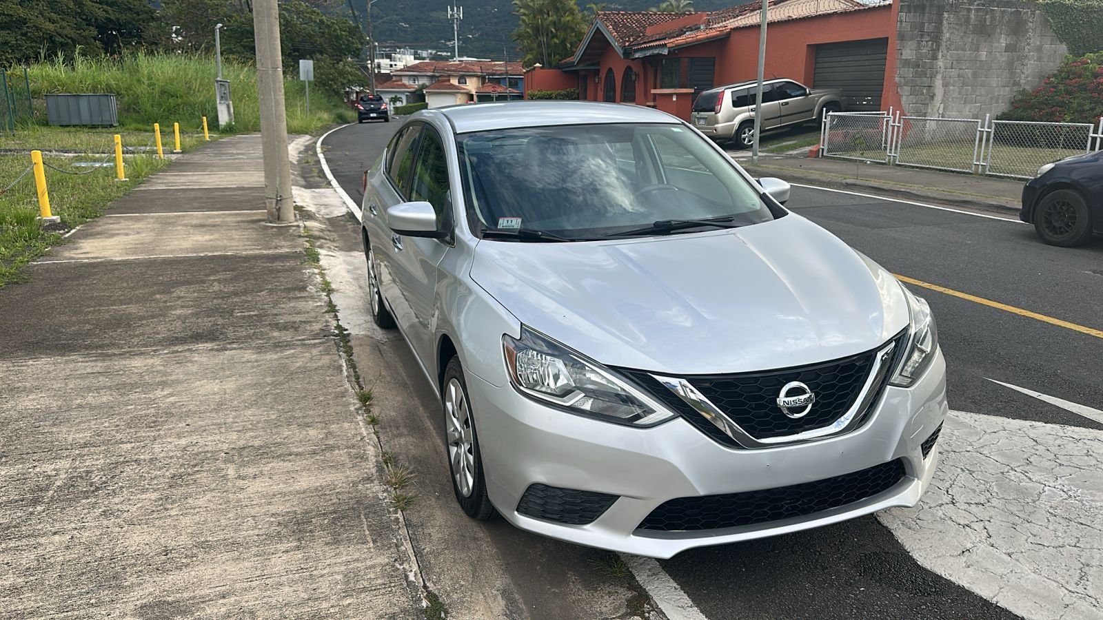 Nissan Sentra alternate front‑quarter