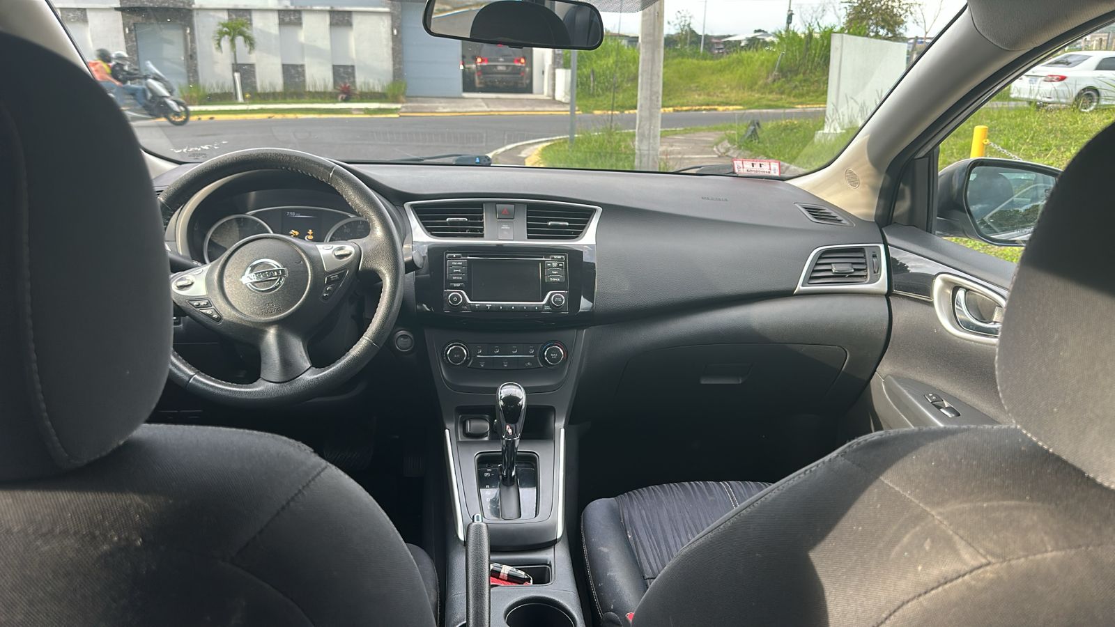 Nissan Sentra interior