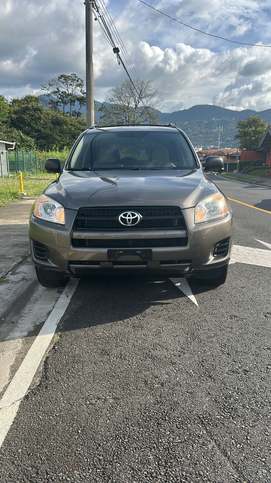 Toyota RAV4 image 2
