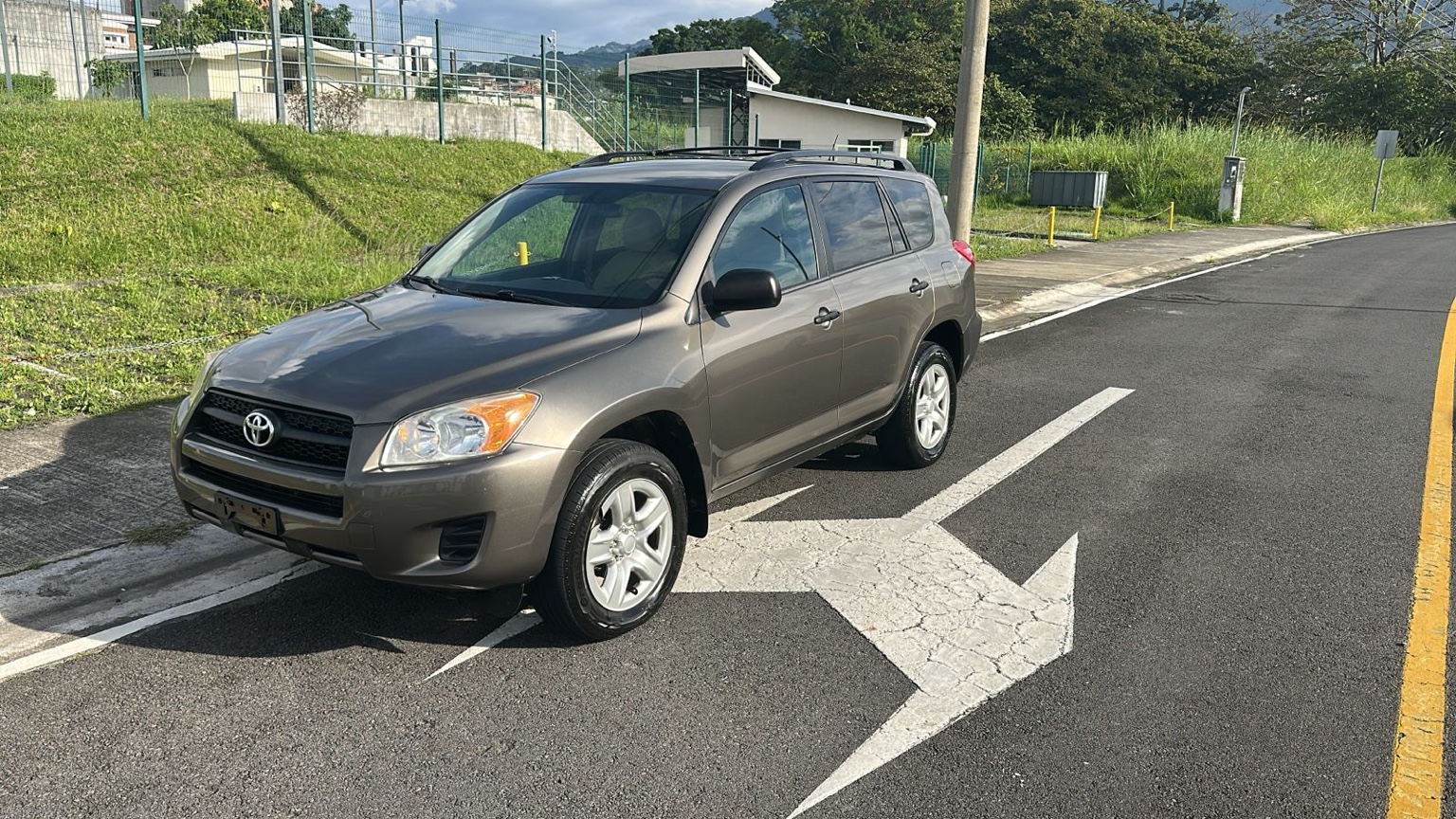 Toyota RAV4 image 4