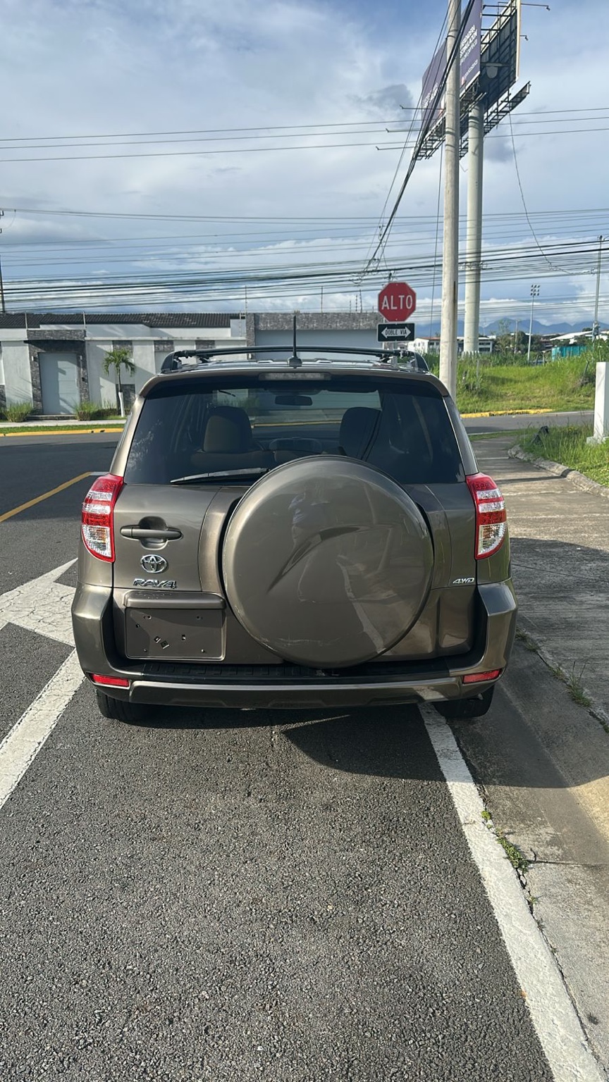 Toyota RAV4 image 5