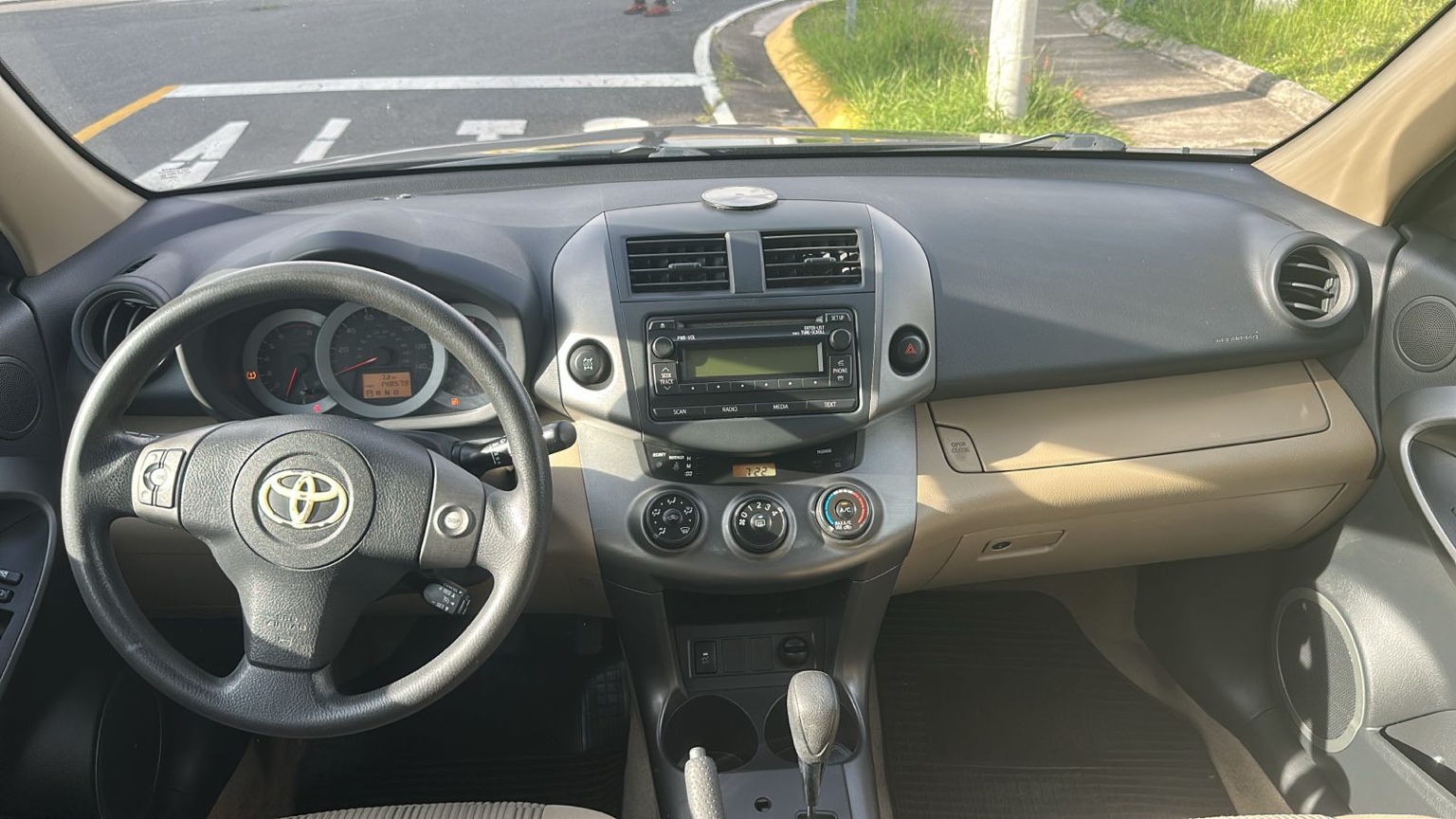 Toyota RAV4 image 6