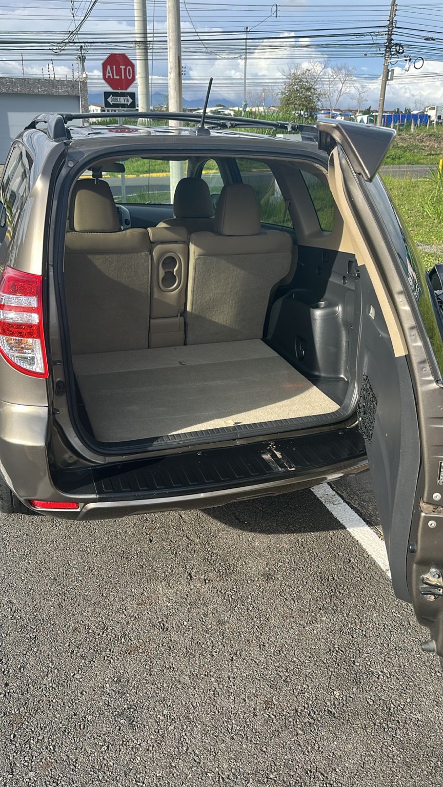 Toyota RAV4 image 7